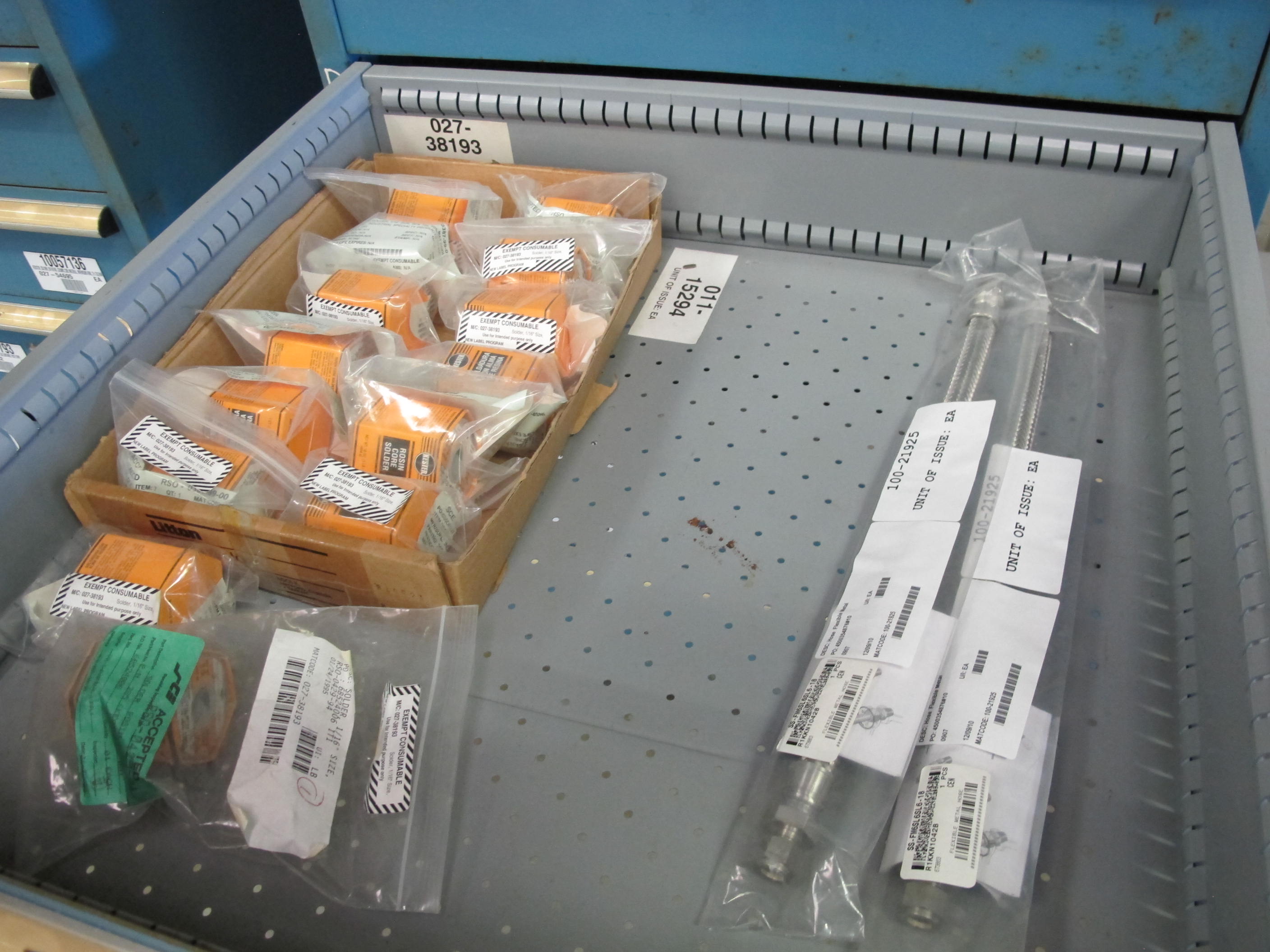 LISTA HEAVY DUTY 10-DRAWER PARTS CABINET W/ CONTENTS (W-44) LOADING & HANDLING FEE $25-